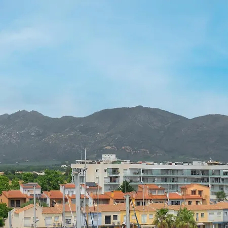 Welcs 254 Emp Con Vista Al Canal